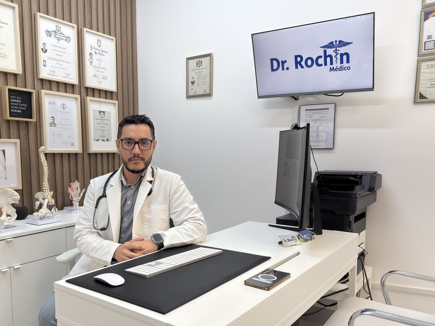 Consultorio 228 del Dr. Rochín en Hospital CORE, Zona Río, Tijuana